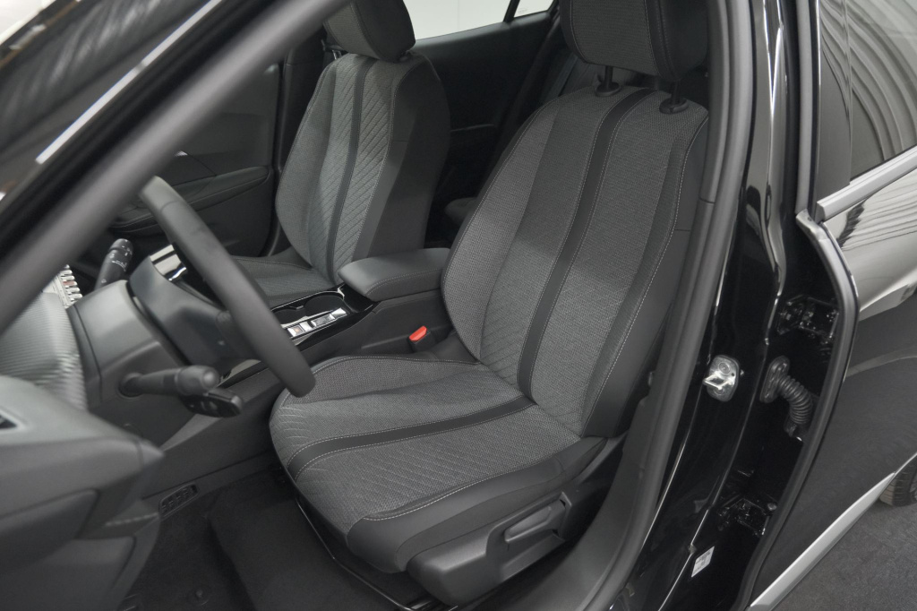 Peugeot E-2008