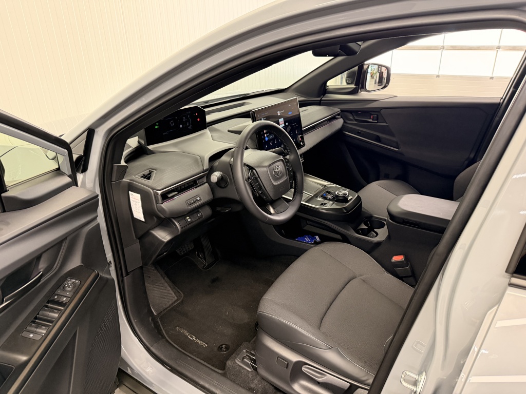 Toyota C-hr+