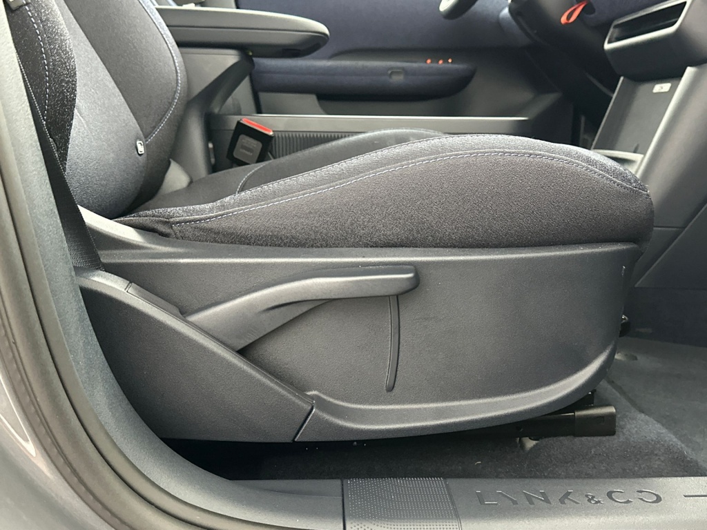 Lynk & Co 02