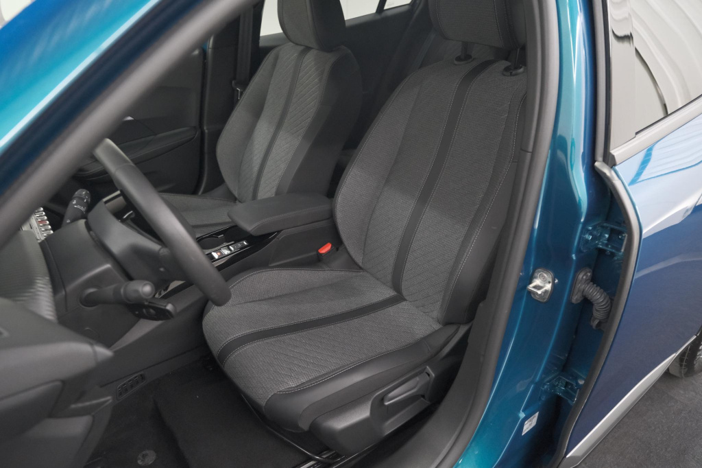Peugeot E-2008