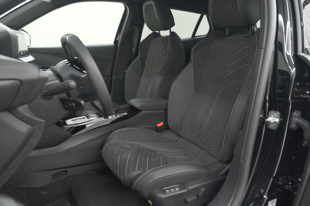Peugeot E-2008