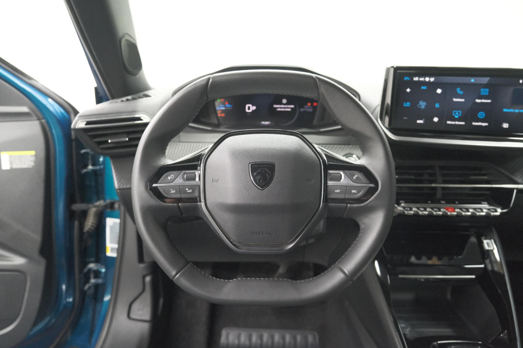 Peugeot E-2008