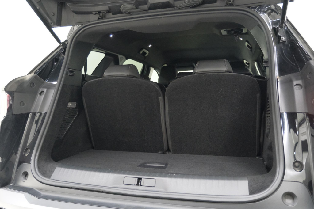 Peugeot E-5008