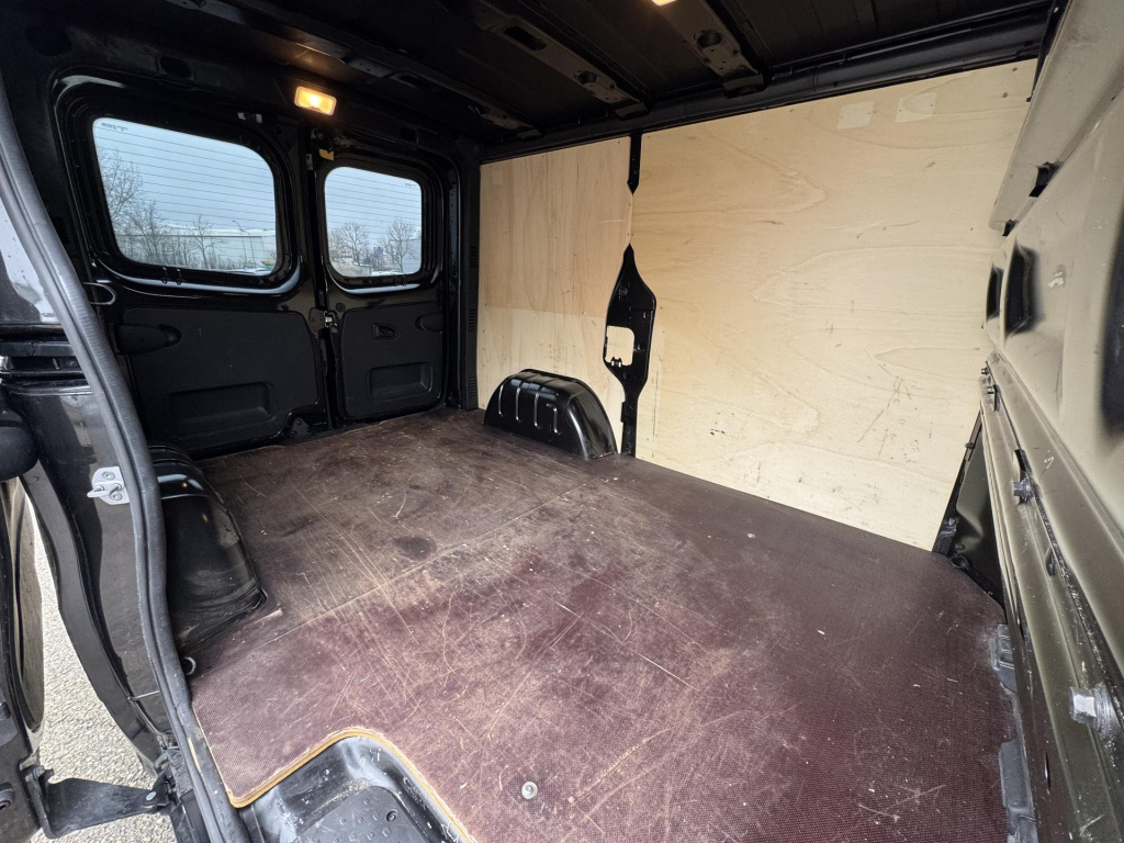 Nissan Nv300