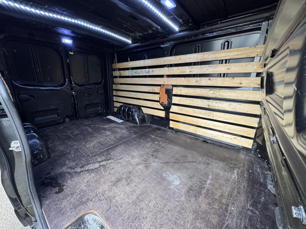 Nissan Nv300