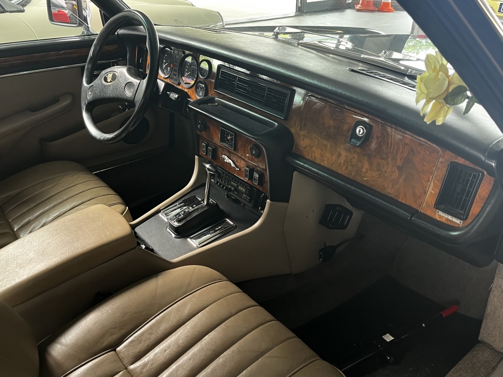 Jaguar Xj