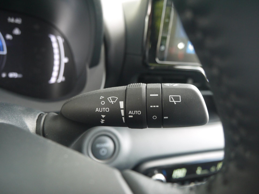 Mazda 2 Hybrid