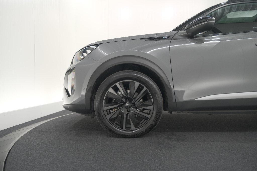 Peugeot E-2008