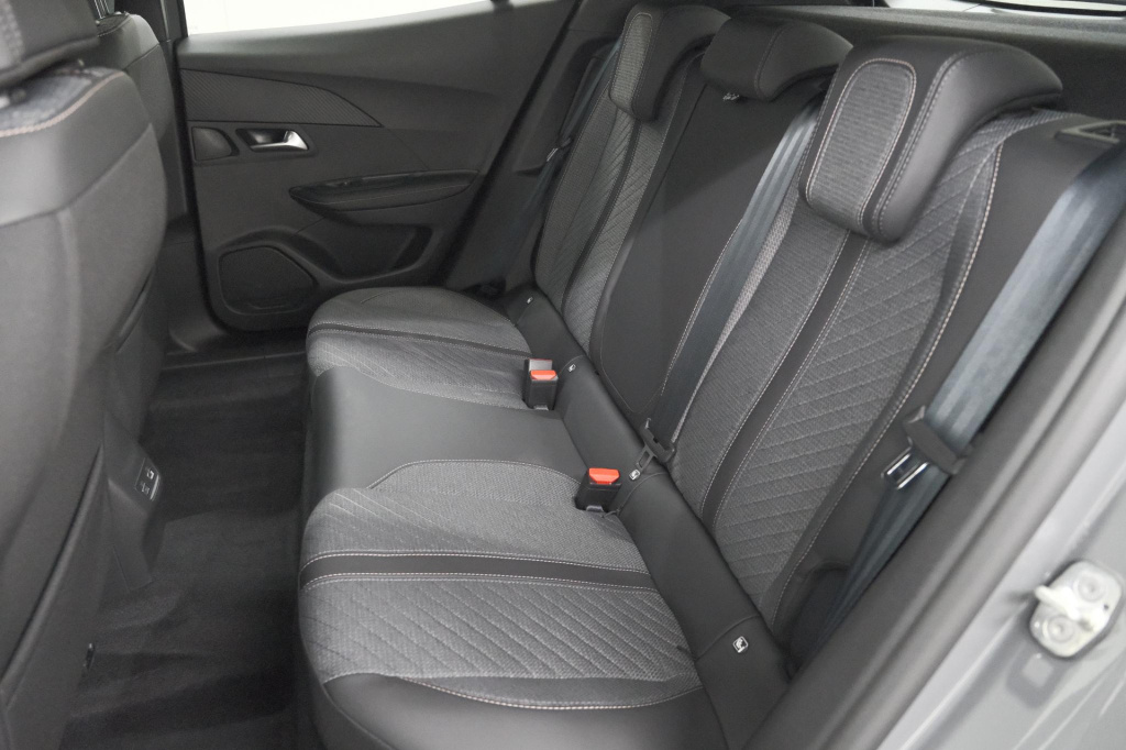 Peugeot E-2008