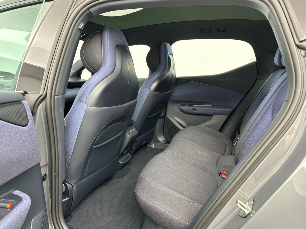 Lynk & Co 02