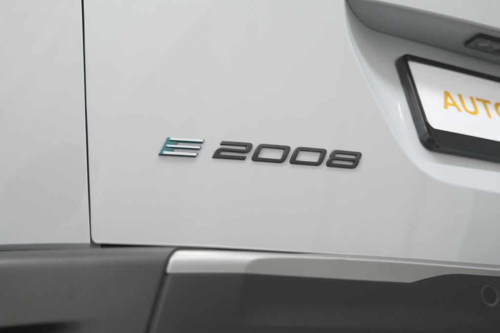 Peugeot E-2008