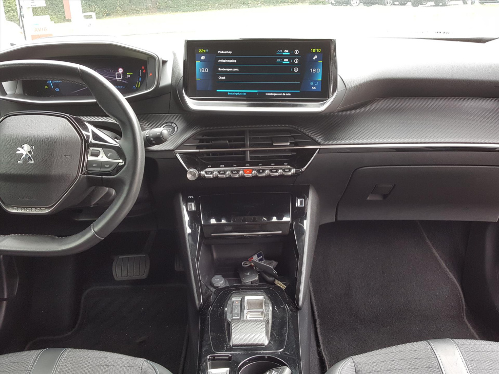 Peugeot E-2008
