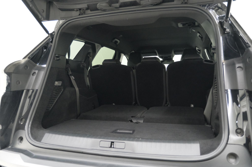 Peugeot E-5008