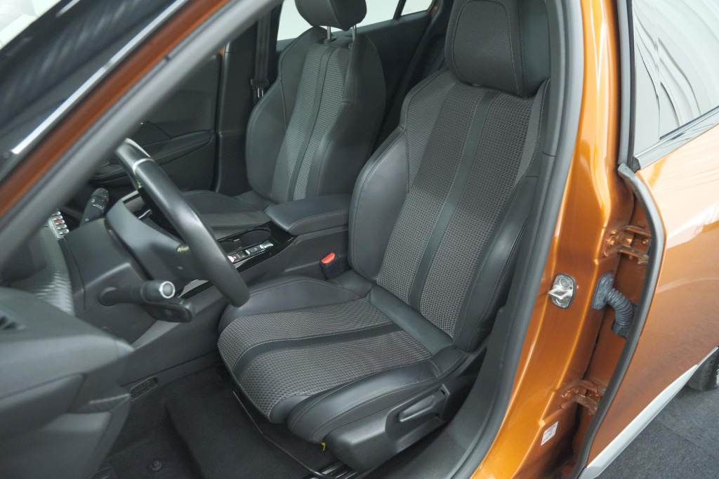 Peugeot E-2008