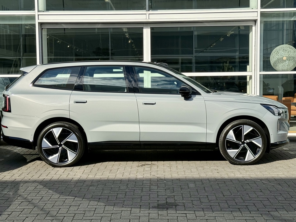 Volvo Ex90