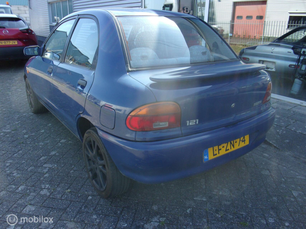 Mazda 121