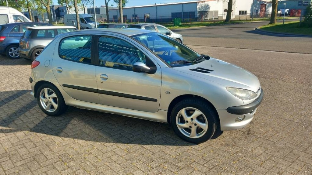 Peugeot 206