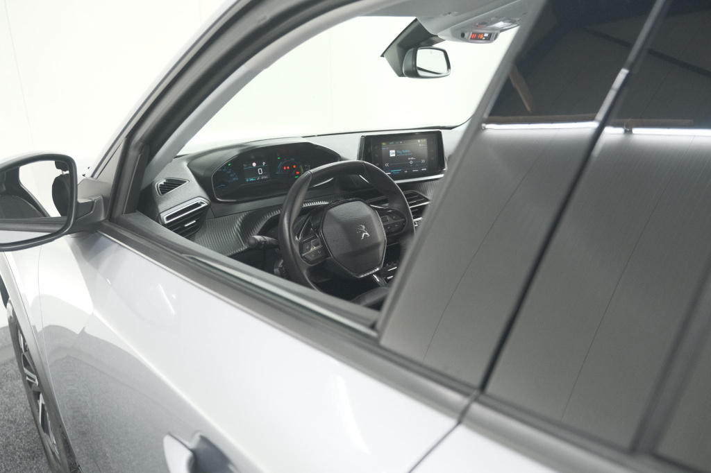 Peugeot E-2008