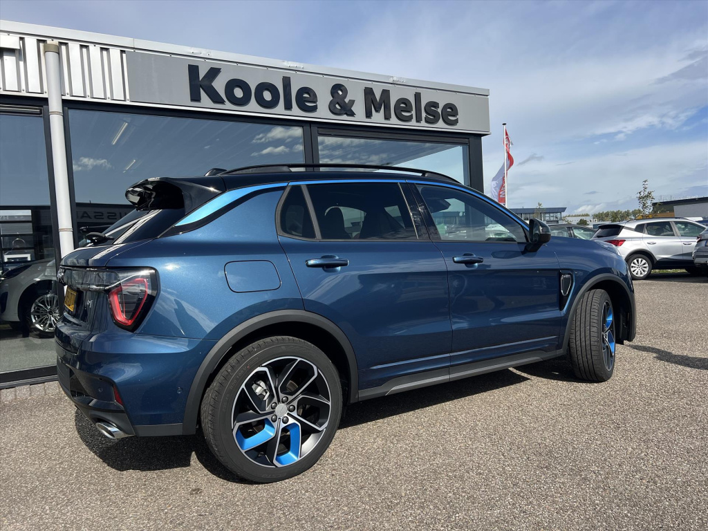 Lynk & Co 01