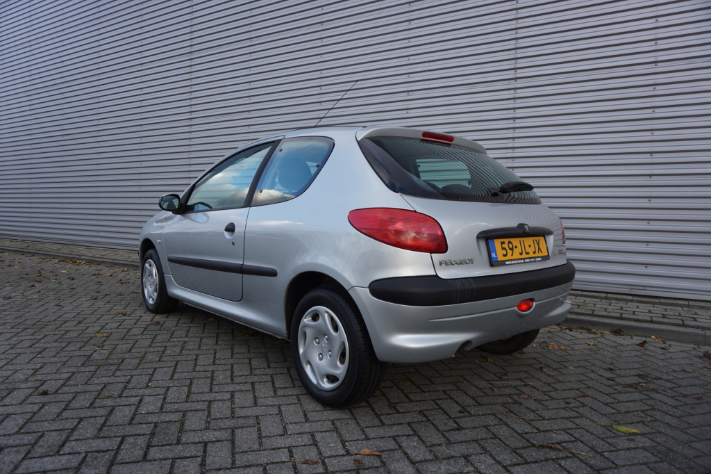 Peugeot 206