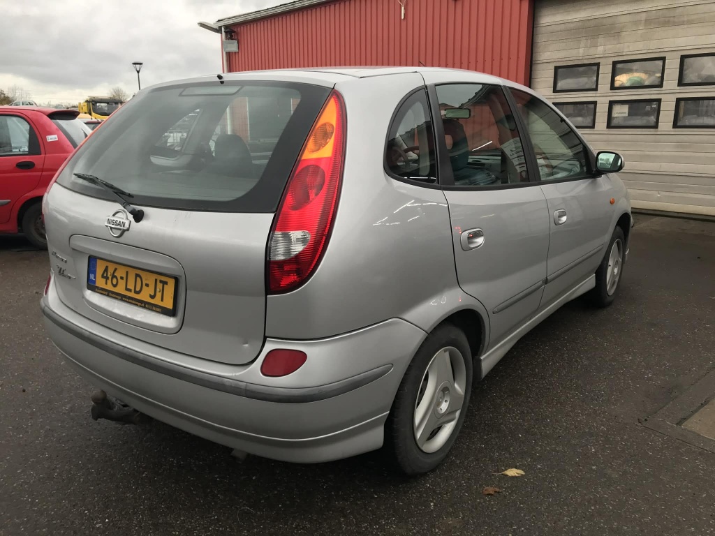 Nissan Almera Tino