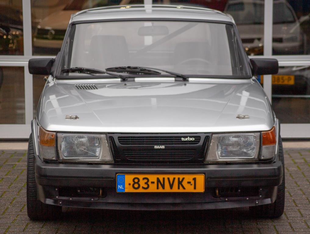 Saab 900