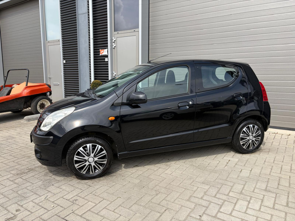 Nissan Pixo