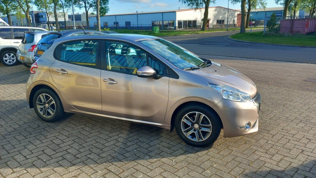 Peugeot 208