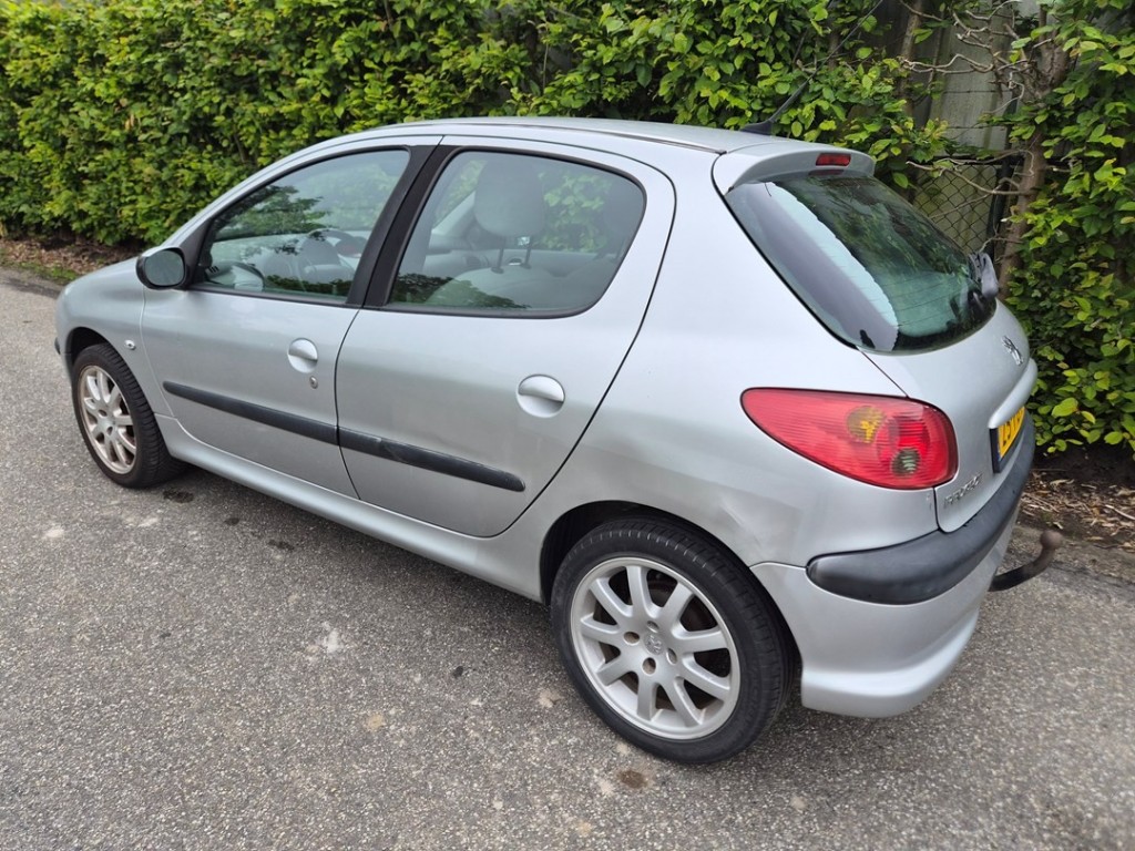 Peugeot 206