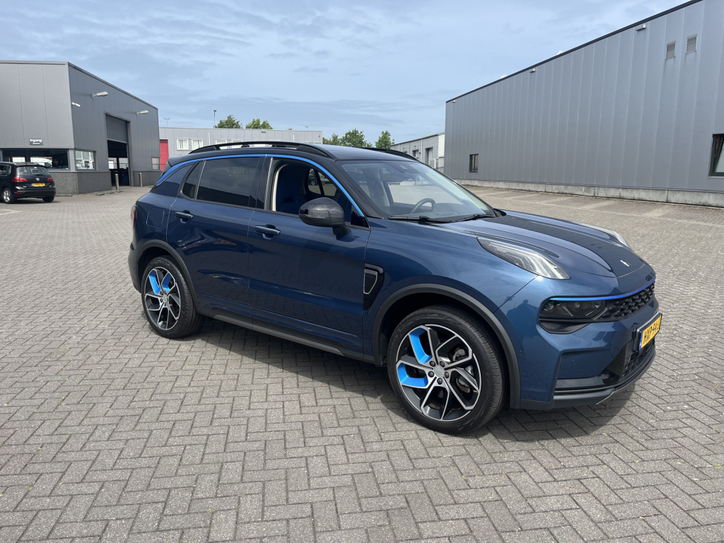 Lynk & Co 01