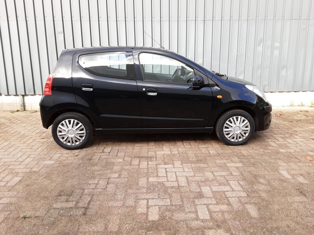 Nissan Pixo