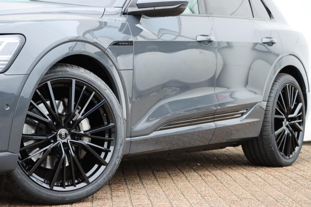 Audi Q8 E-tron
