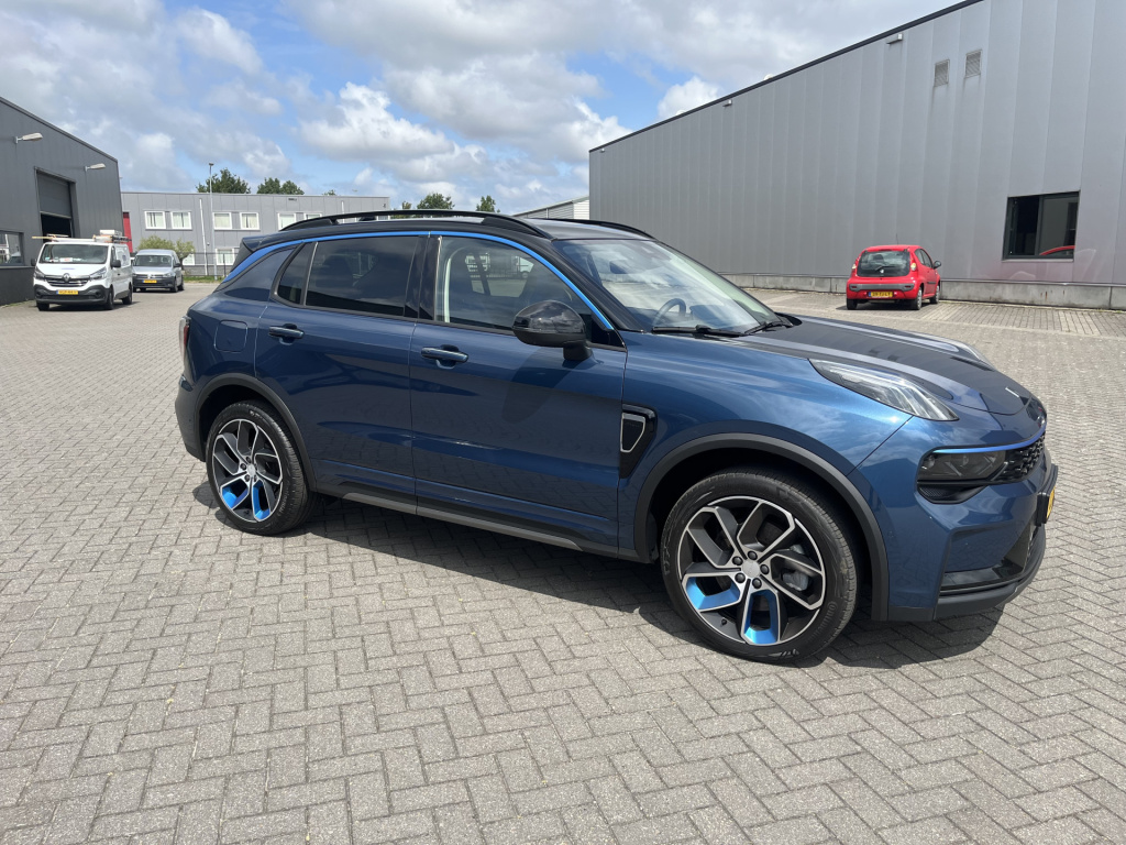 Lynk & Co 01