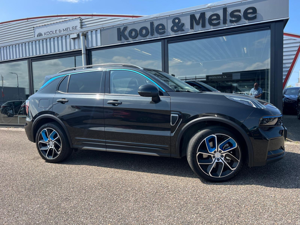 Lynk & Co 01