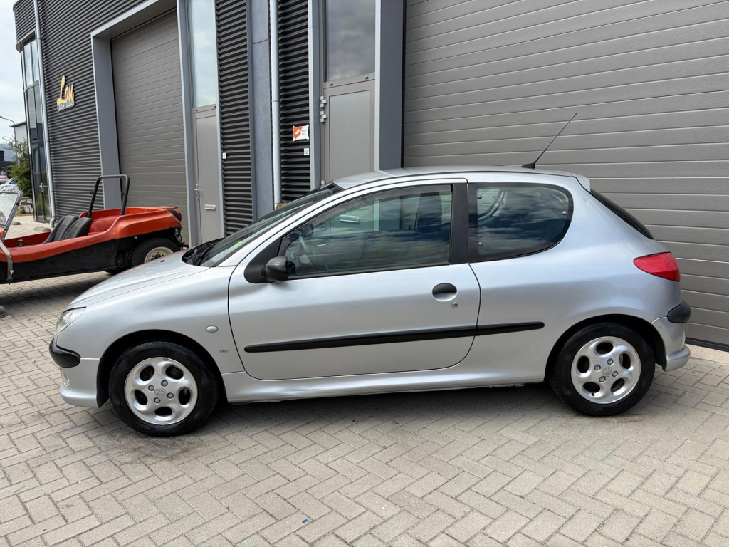 Peugeot 206