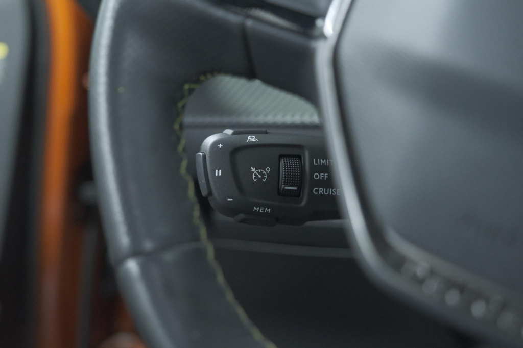 Peugeot E-2008