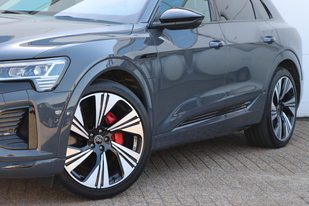 Audi Q8 E-tron