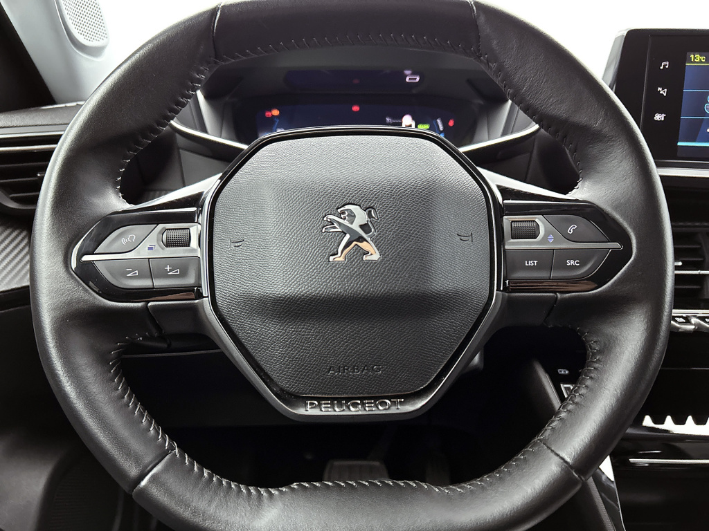 Peugeot E-2008