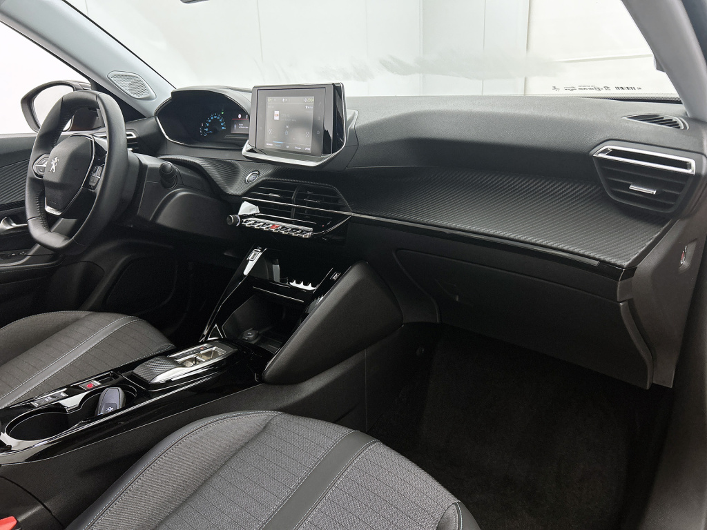 Peugeot E-2008