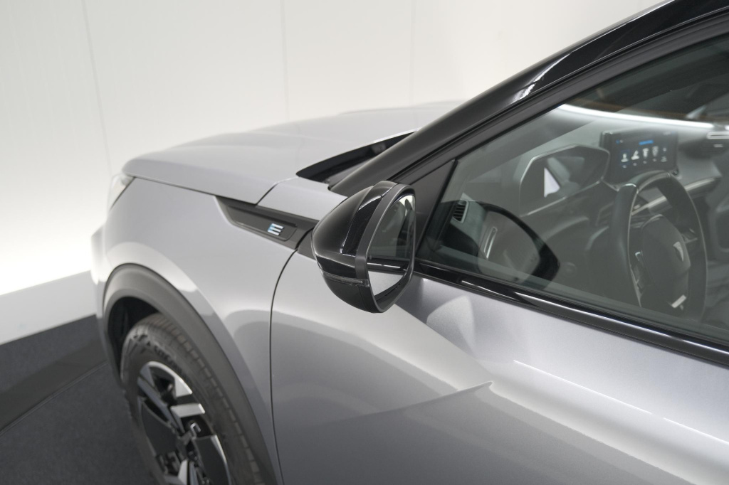 Peugeot E-2008