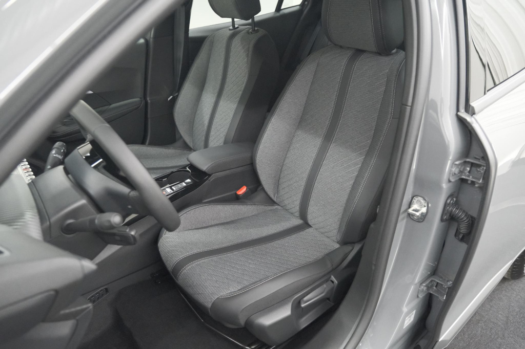Peugeot E-2008