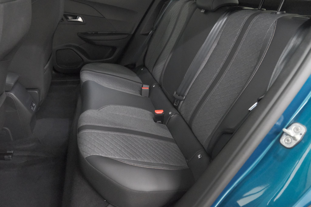 Peugeot E-2008