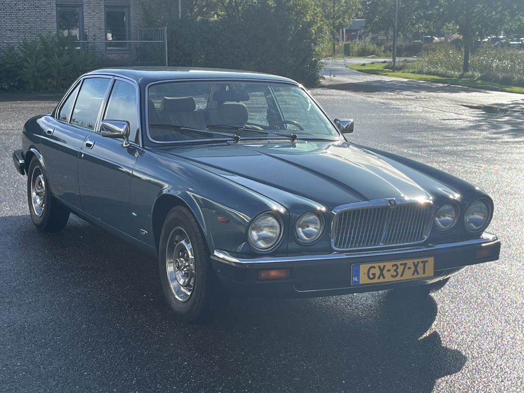 Jaguar Xj
