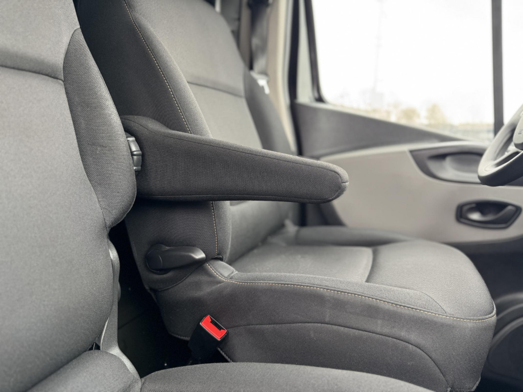 Nissan Nv300