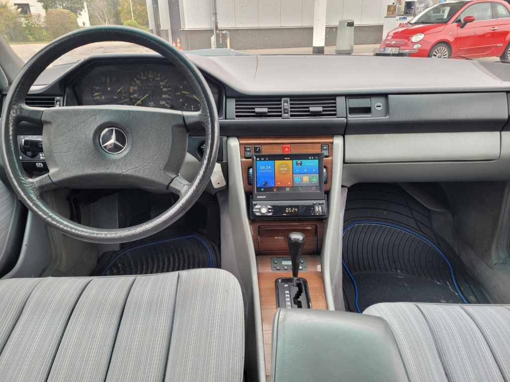 Mercedes-Benz 200