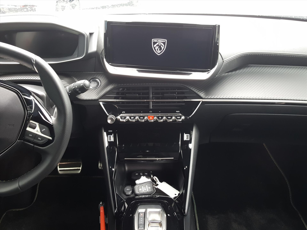 Peugeot E-2008