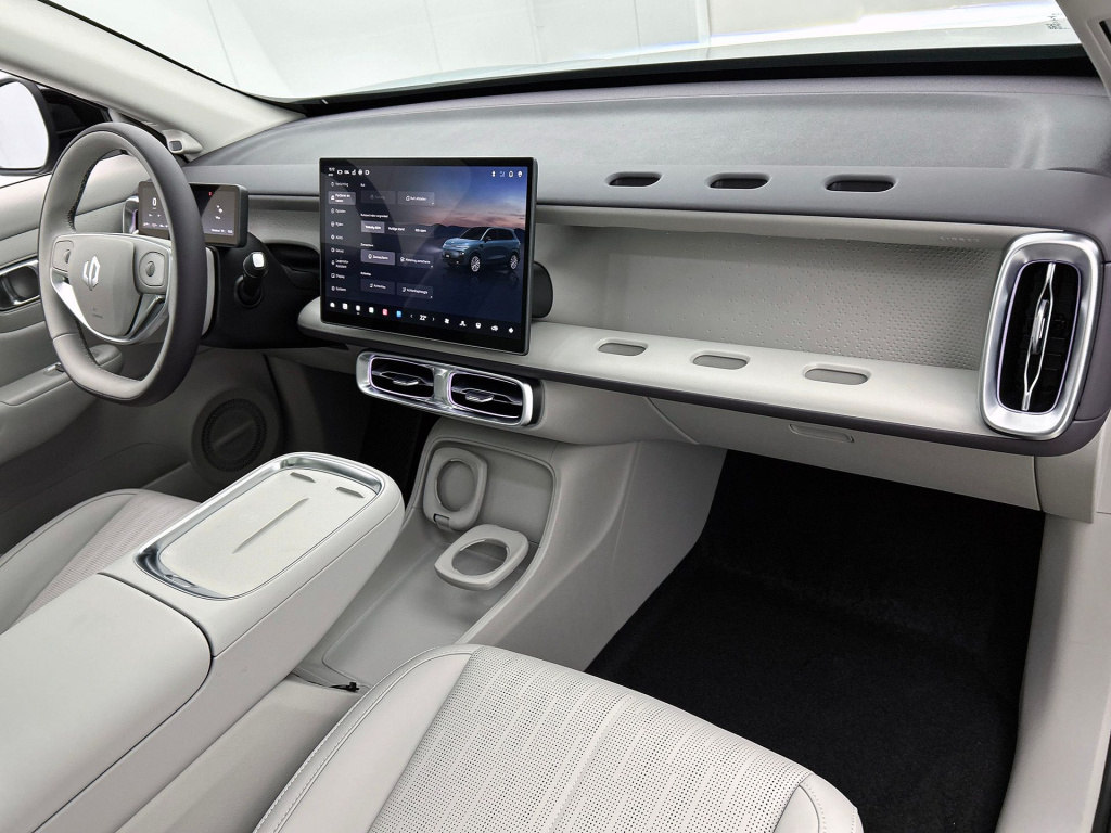 Leapmotor B10