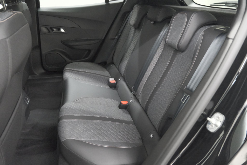 Peugeot E-2008