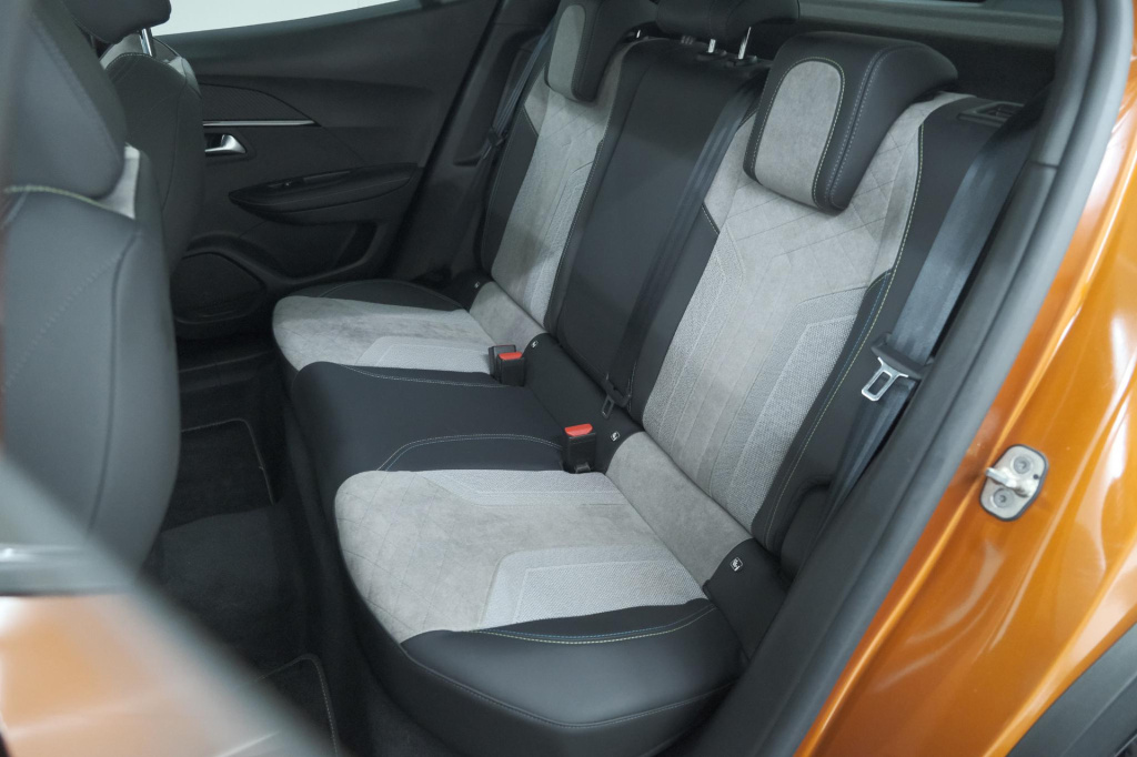 Peugeot E-2008