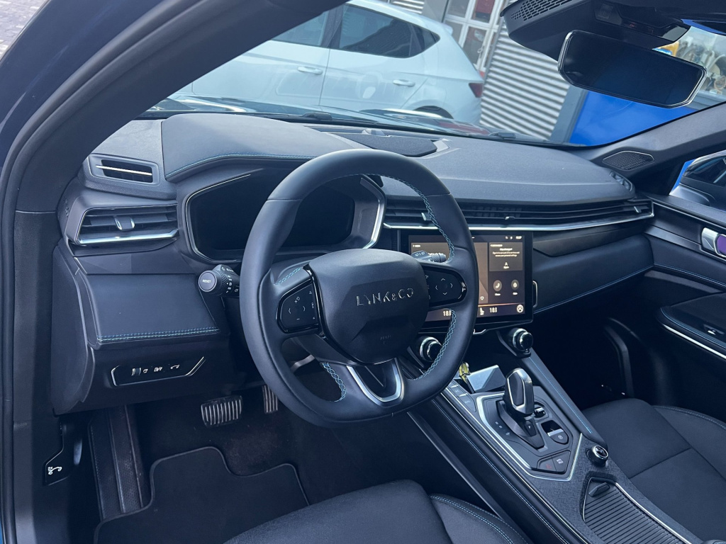 Lynk & Co 01